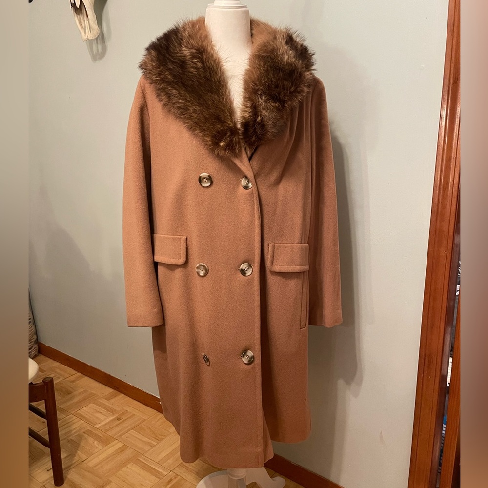 VINTAGE wool coat with gorgeous wool collar size M